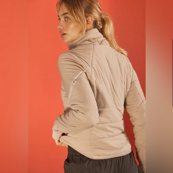 FP Movement Gathering Storm Run Puffer - Fits like Size S - Picture 4 of 10